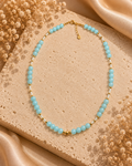 Collier en perles d'aigue-marine turquoise avec perles dorées et fermoir doré