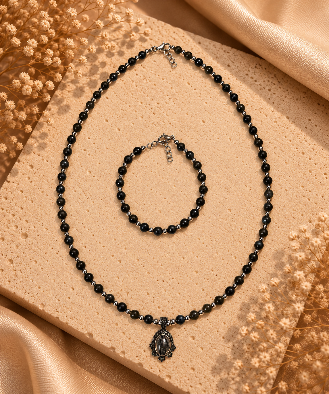 Parure en obsidienne dorée noire – collier avec pendentif camée vintage et bracelet assortis avec séparateurs argentés
