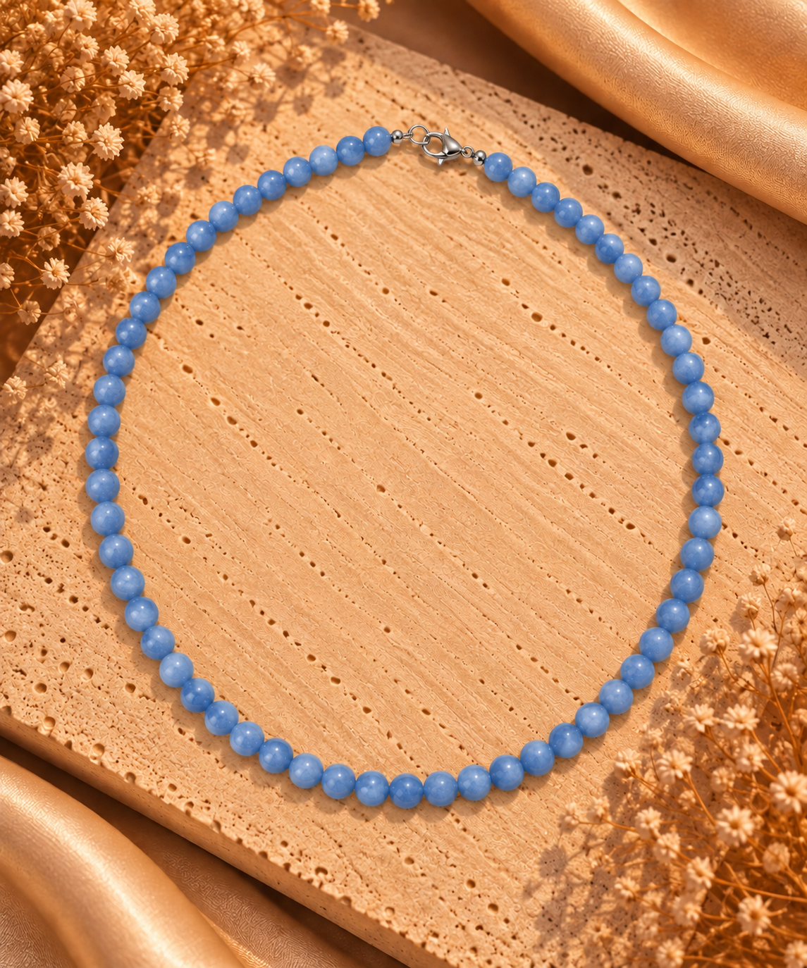 Collier en perles de cyanite bleu ciel uniformes avec fermoir mousqueton argenté – minimaliste et apaisant