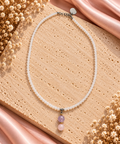 Collier en petites perles de quartz blanc laiteux avec pendentif double pierre spodumène et charm cœur argenté